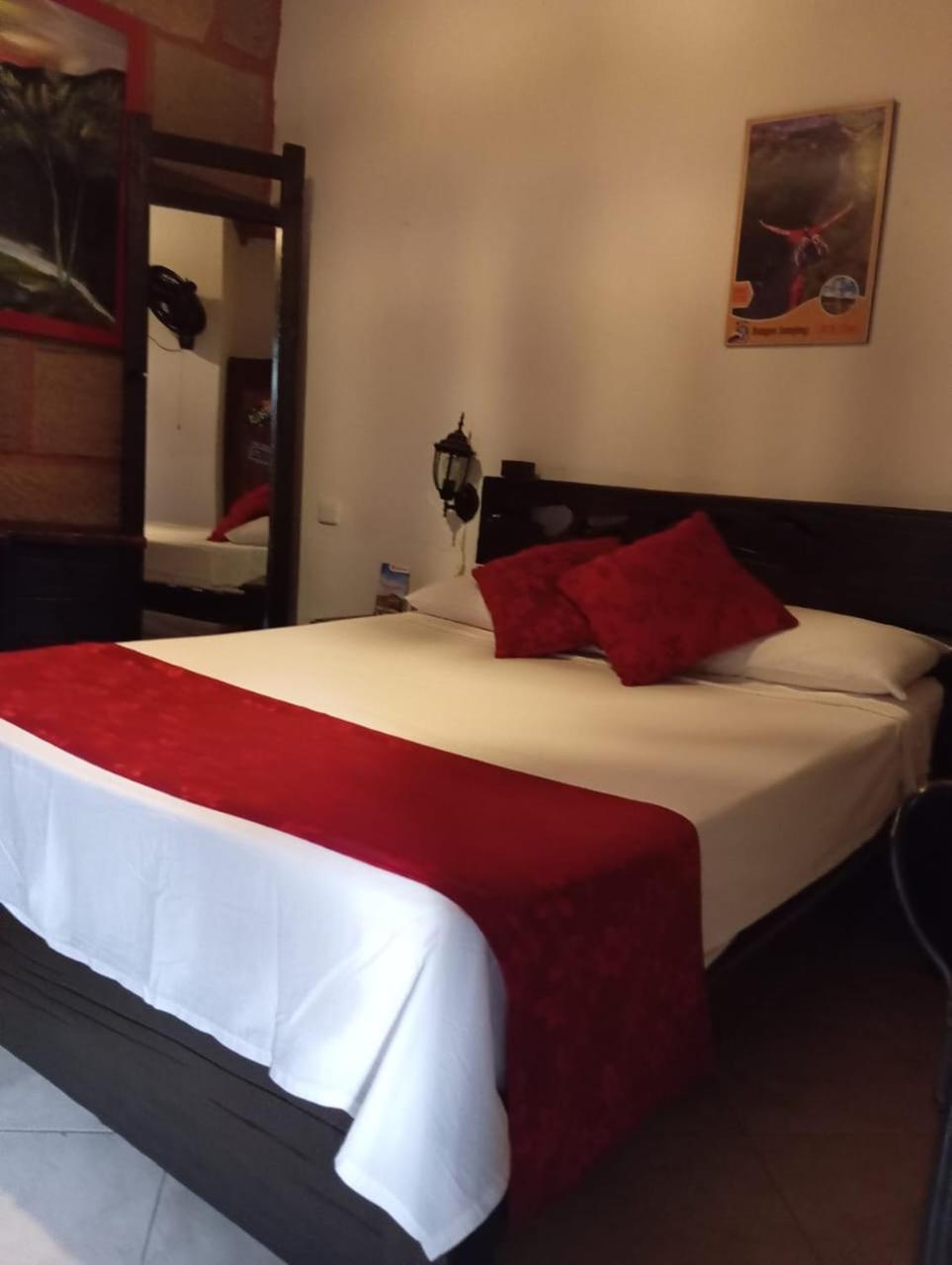 Santander Aleman Hostel サン・ヒル エクステリア 写真